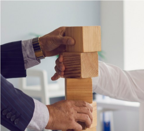Formación en equipo — bloques de madera
